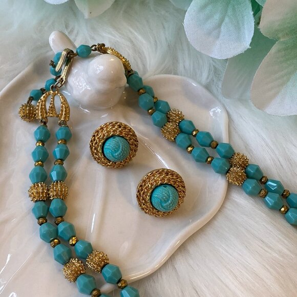 TRIFARI FAUX TURQUOISE BEADED CLIP EARRINGS & MULTI-STRAND NECKLACE - Picture 4 of 11